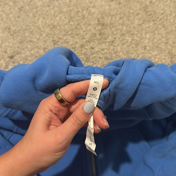 Lululemon Oversized Scuba Cropped Full Zip in Blue Nile - Picture 2 of 2